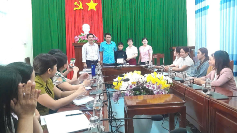 HỘI LHPN XÃ AN HÒA NHẬN ĐỠ ĐẦU CHÁU ĐINH VĂN DUY